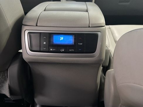 Used 2017 Toyota Highlander XLE w/ Carpet Mat Package AWD/4WD image 29