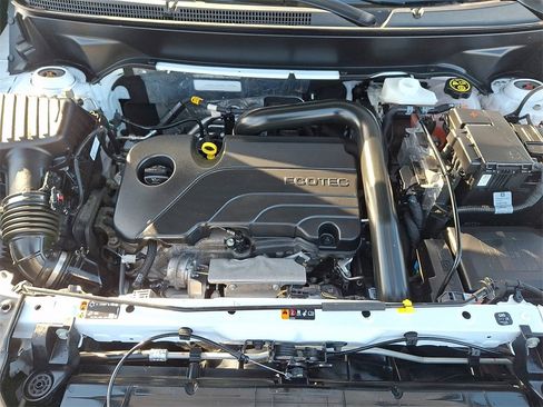 Used 2024 GMC Terrain SLT image 27