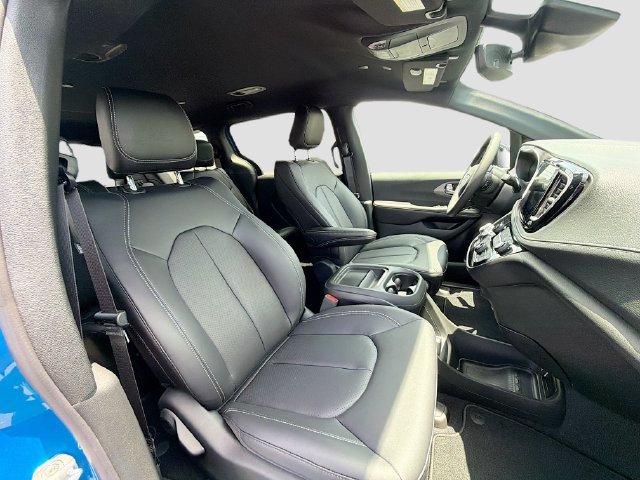 New 2027 Chrysler Pacifica Select FWD image 30