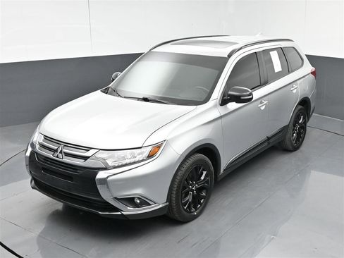 Used 2018 Mitsubishi Outlander SEL AWD/4WD image 22