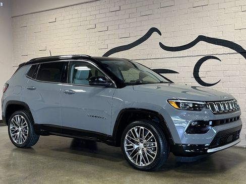 Used 2022 Jeep Compass Limited w/ Elite Group AWD/4WD image 2