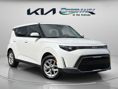 Used 2024 Kia Soul LX w/ Option Group 015 FWD image 1