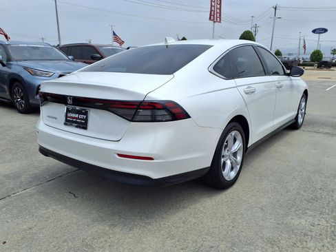Used 2025 Honda Accord LX image 4
