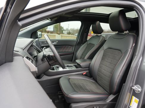 Used 2022 Ford Edge ST-Line w/ Class II Trailer Tow Package image 16