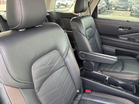 Used 2023 Nissan Pathfinder Platinum image 13