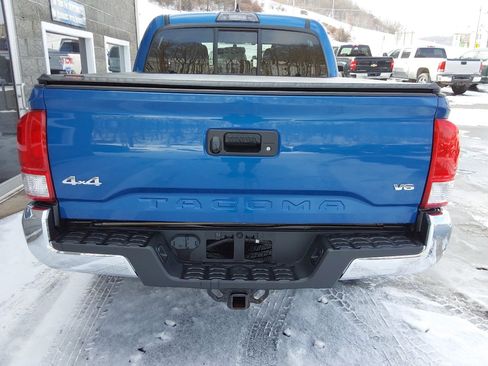 Used 2017 Toyota Tacoma SR5 w/ Tow Package image 4