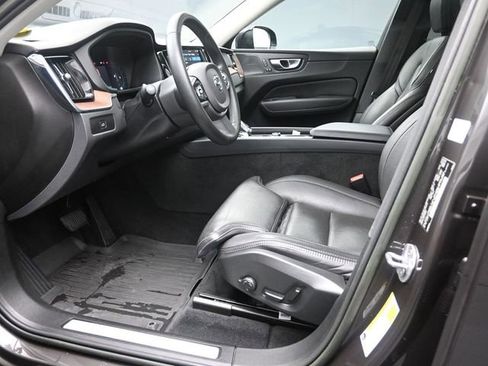 Used 2023 Volvo XC60 B6 Ultimate w/ Protection Package Premier image 17