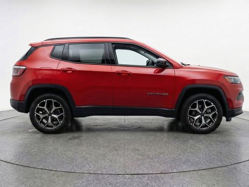 Used 2025 Jeep Compass Limited AWD/4WD image 11