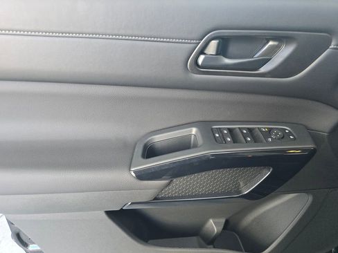 New 2025 Nissan Pathfinder SV w/ SV Premium Package image 19