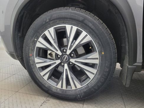 Used 2023 Nissan Rogue SV image 31