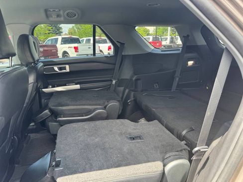 Used 2021 Ford Explorer XLT AWD/4WD image 12