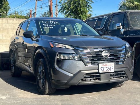 Used 2024 Nissan Rogue S FWD image 2