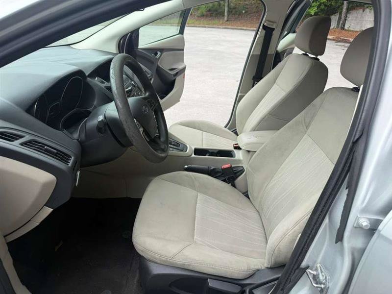 Used 2018 Ford Focus SE FWD image 7