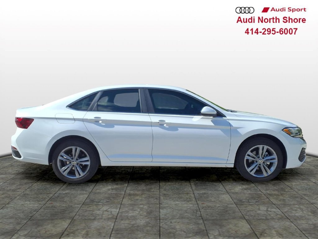 Used 2024 Volkswagen Jetta SE FWD image 3