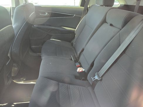 Used 2018 Kia Sorento AWD image 25