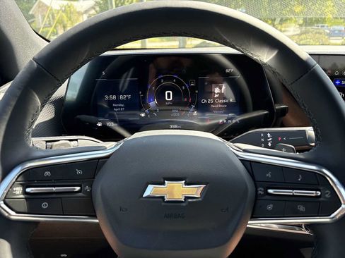 New 2026 Chevrolet Equinox LT w/ Safety and Technology Package FWD image 11