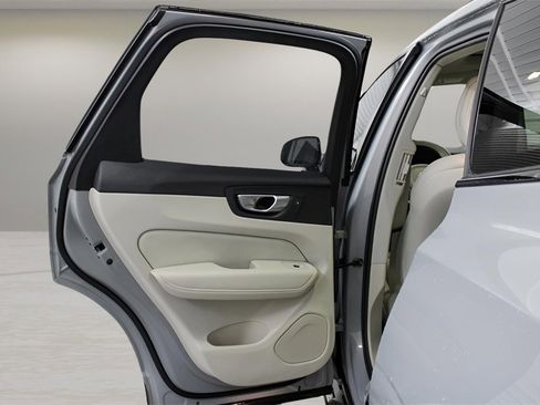 Certified 2025 Volvo XC60 T8 Ultra w/ Protection Package Premier image 18