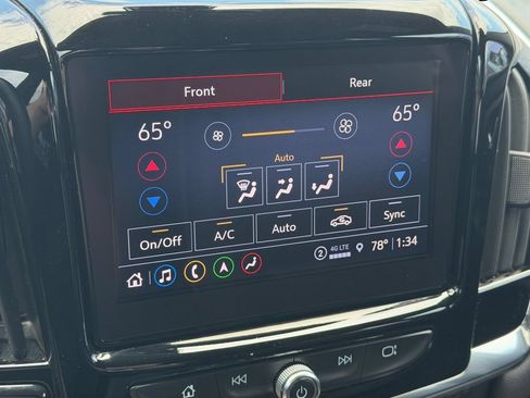 Used 2023 Chevrolet Traverse Premier FWD image 23