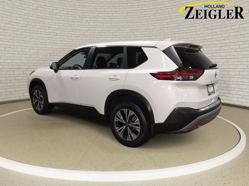 Certified 2023 Nissan Rogue SV image 7