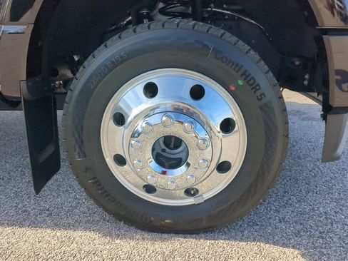 Used 2025 Ford F450 Platinum w/ FX4 Off-Road Package image 9