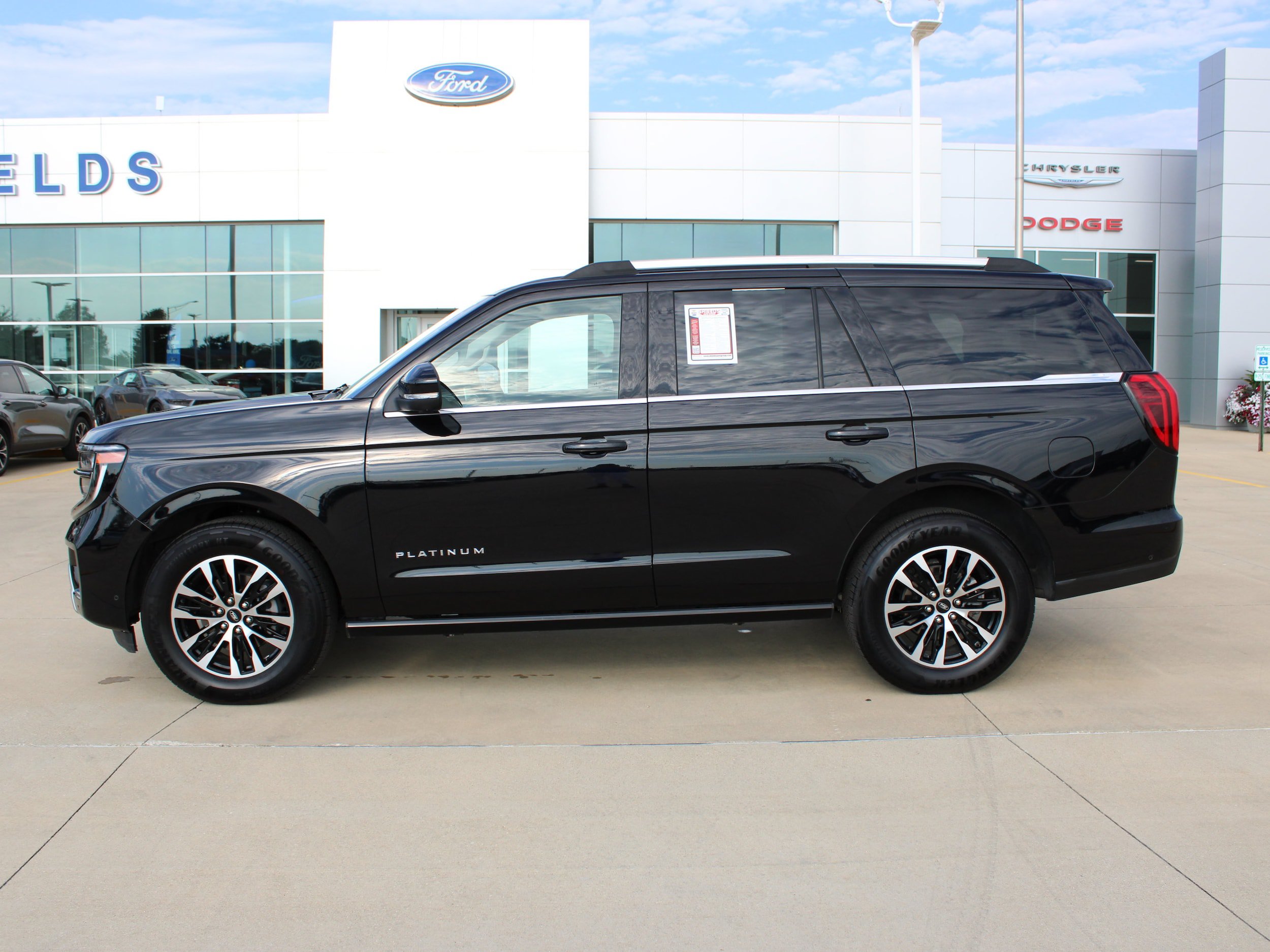Used 2025 Ford Expedition Platinum AWD/4WD image 3
