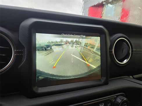 Used 2022 Jeep Wrangler Unlimited Sahara w/ Cold Weather Group image 25