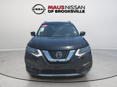 Used 2019 Nissan Rogue SV w/ Premium Package FWD image 4