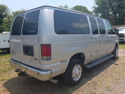 Used 2011 Ford E-350 and Econoline 350 XLT RWD image 5