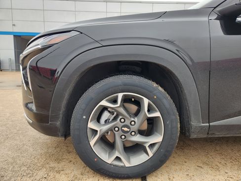 Used 2024 Chevrolet Trax LT image 9