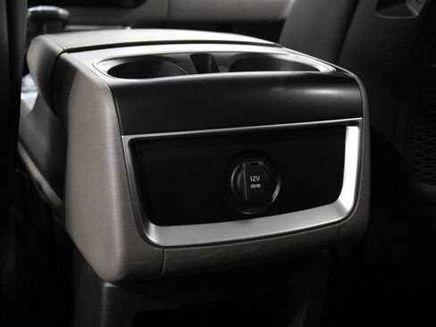Used 2025 Kia Carnival FWD image 27