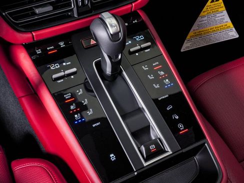 New 2026 Porsche Macan image 24