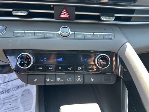 Used 2023 Hyundai Elantra SEL w/ Convenience Package FWD image 18