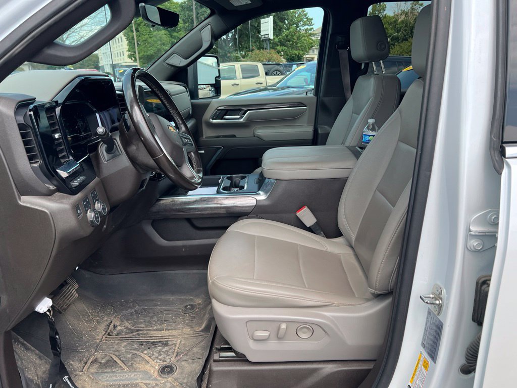 Used 2024 Chevrolet Silverado 3500 LTZ AWD/4WD image 6