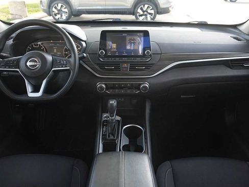 Used 2024 Nissan Altima 2.5 SV image 10