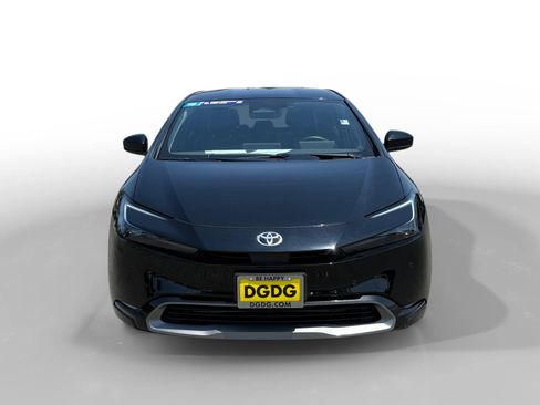 Used 2025 Toyota Prius XLE FWD image 8