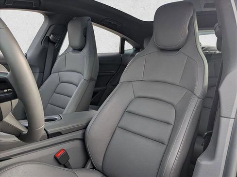 Used 2025 Porsche Taycan image 5