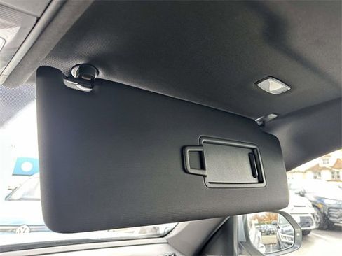 Certified 2021 Volkswagen Atlas Cross Sport SE image 33