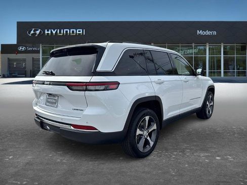 Used 2023 Jeep Grand Cherokee Limited w/ Luxury Tech Group II AWD/4WD image 3