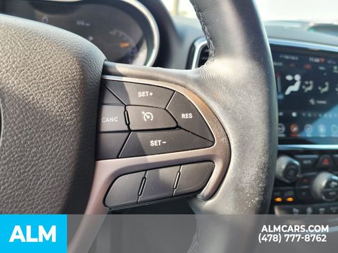 Used 2022 Jeep Grand Cherokee Limited image 28