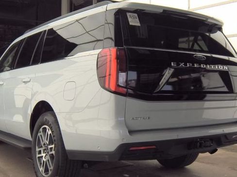 Used 2025 Ford Expedition Max Active RWD image 2