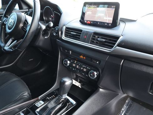 Used 2018 MAZDA MAZDA3 Grand Touring FWD image 18