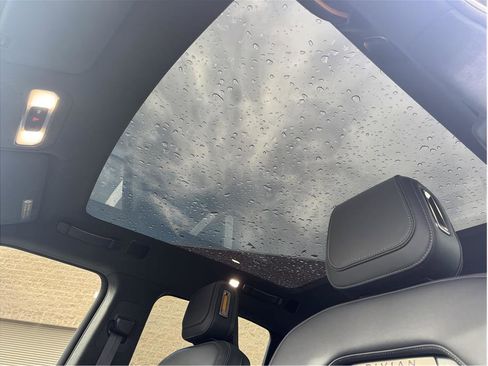 Used 2022 Rivian R1T Adventure image 20