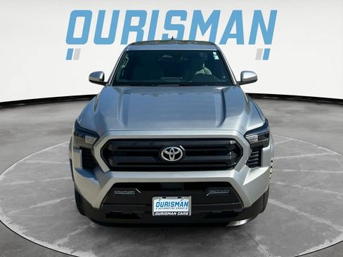 Certified 2025 Toyota Tacoma SR5 AWD/4WD image 10