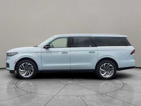 Certified 2025 Lincoln Navigator L Reserve AWD/4WD image 9
