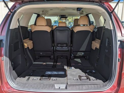 Used 2022 Kia Carnival LX image 14