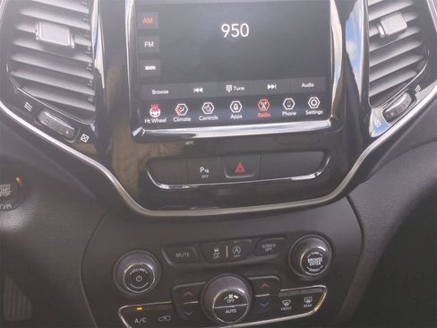 Used 2020 Jeep Cherokee Limited image 27