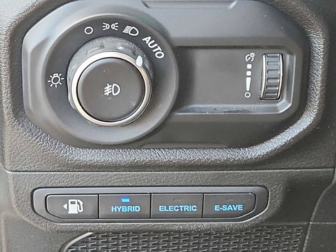 Used 2024 Jeep Wrangler Unlimited w/ Convenience Group AWD/4WD image 25
