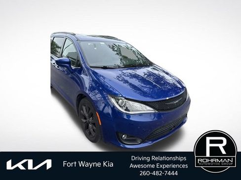 Used 2018 Chrysler Pacifica Touring-L Plus w/ Advanced Safetytec Group FWD image 9