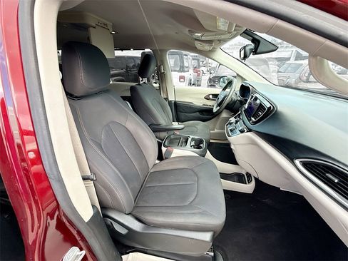 Used 2017 Chrysler Pacifica Touring Plus w/ Tire & Wheel Group image 33