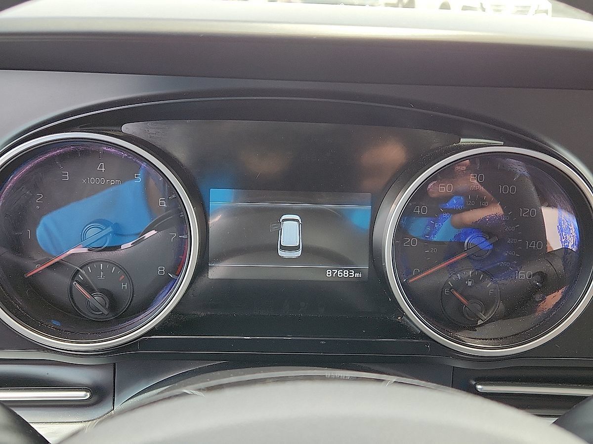 Used 2022 Kia Carnival LX FWD image 10